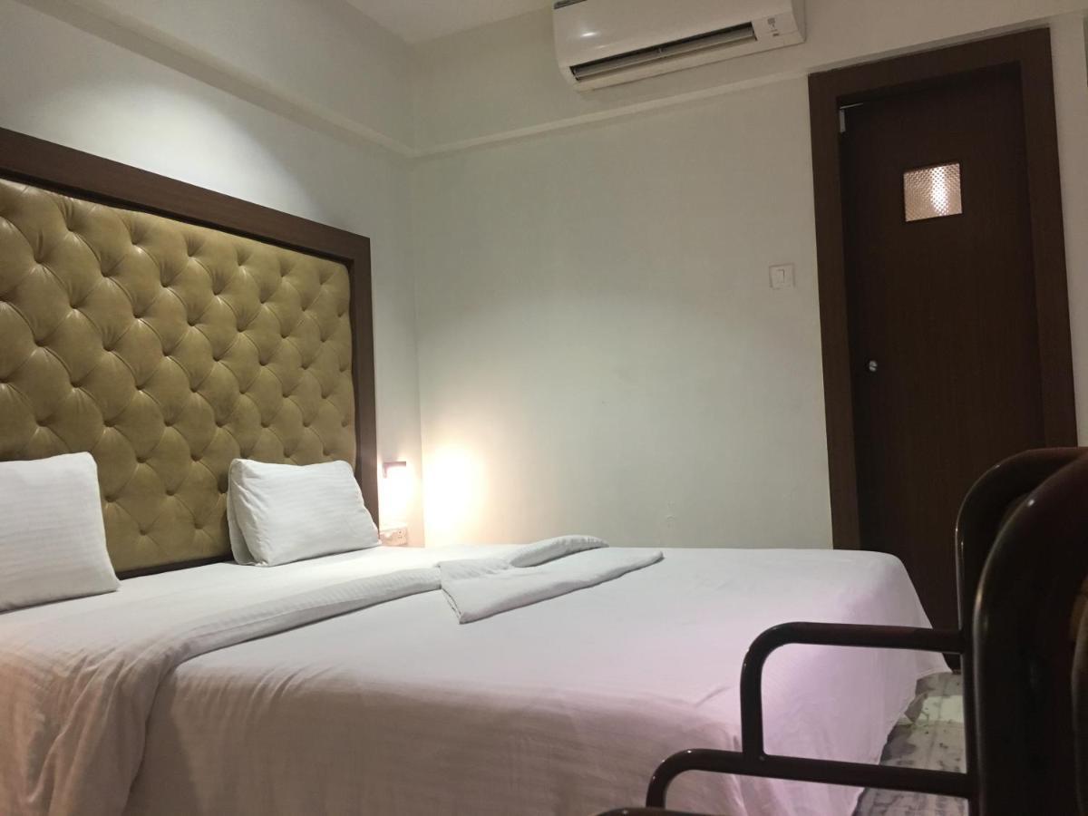 Pravasi Residency Villa Thána Kültér fotó